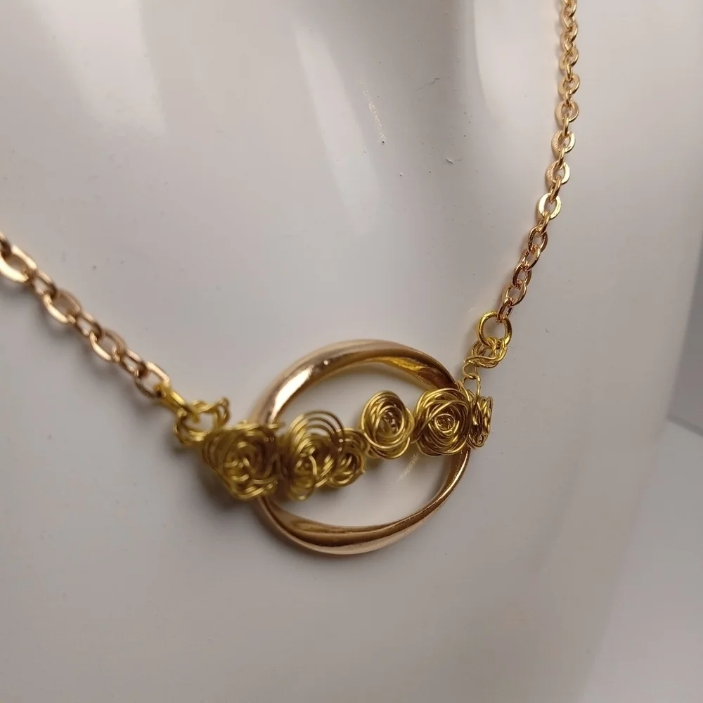 Elegant Gold Rose Necklace
